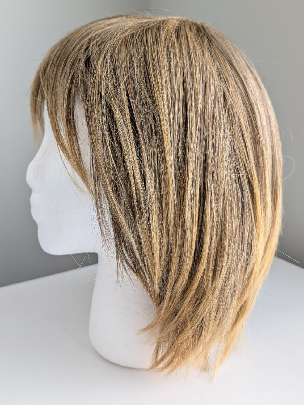 LUXHAIR Lace Front Smooth Shag Light Golden Brown Wig No Box Keralon Light